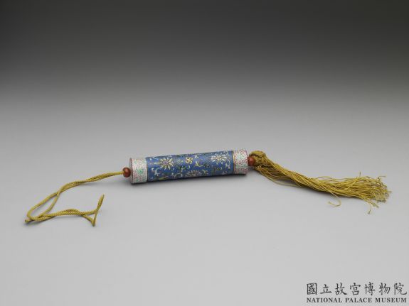 Toothpick holder with floral scrolls in fencai polychrome enamels, Qing dynasty (1644-1911)